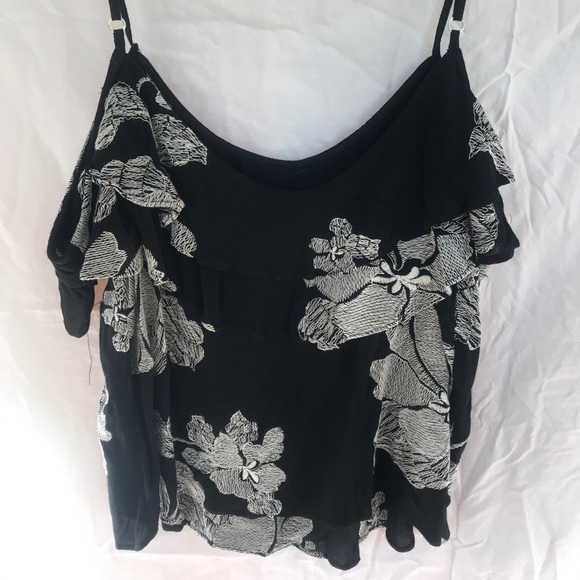 Cold shoulder top - Picture 3 of 3